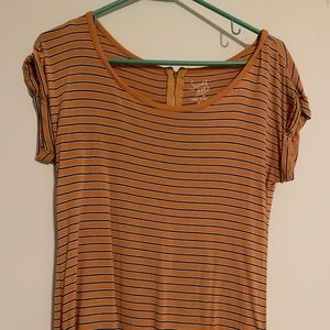 Blue and yellow striped shirt!